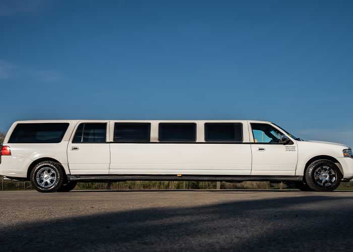 14 Passenger Lincoln Navigator Limo - View 1