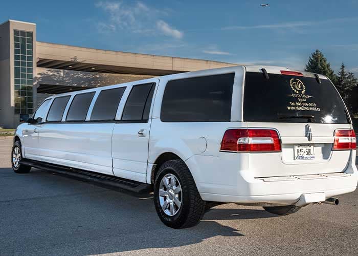 14 Passenger Lincoln Navigator Limo - View 2