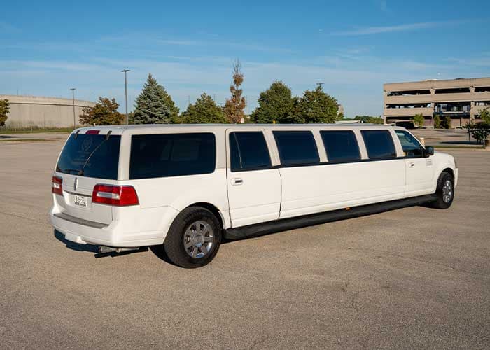 14 Passenger Lincoln Navigator Limo - View 4